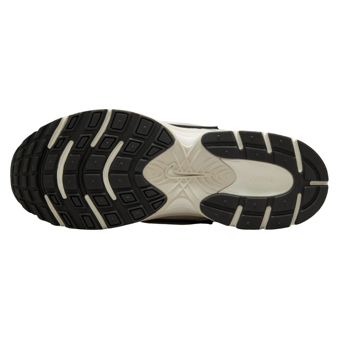 W NIKE V5 RNR