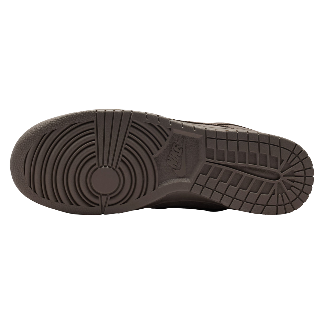 NIKE DUNK LOW RETRO SE NUBUCK