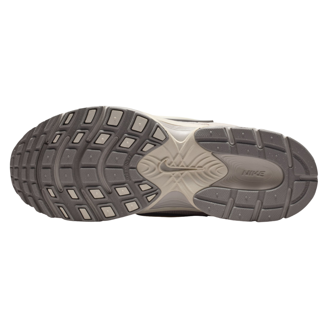 W NIKE V5 RNR SUEDE